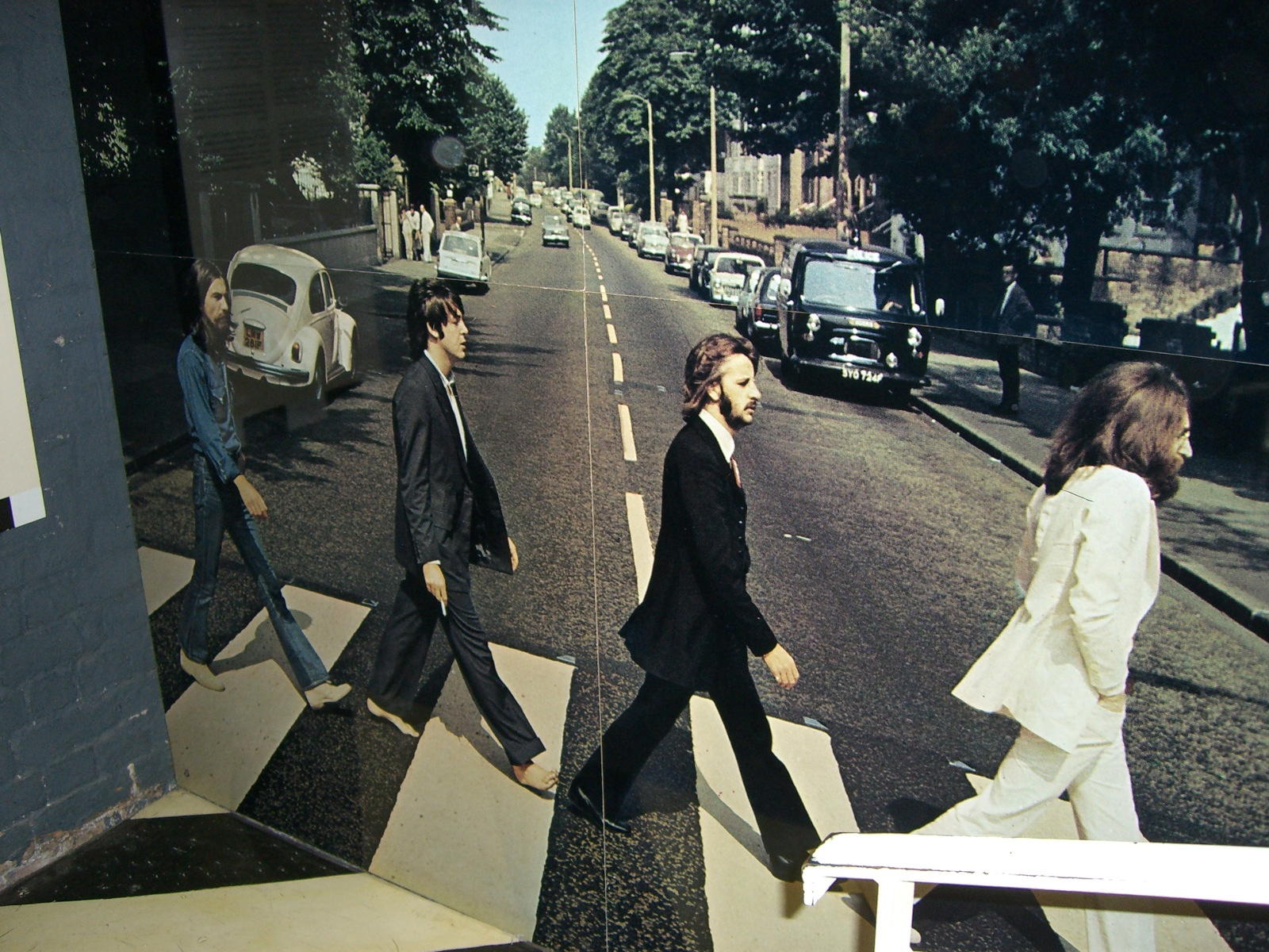 Beatles cross street