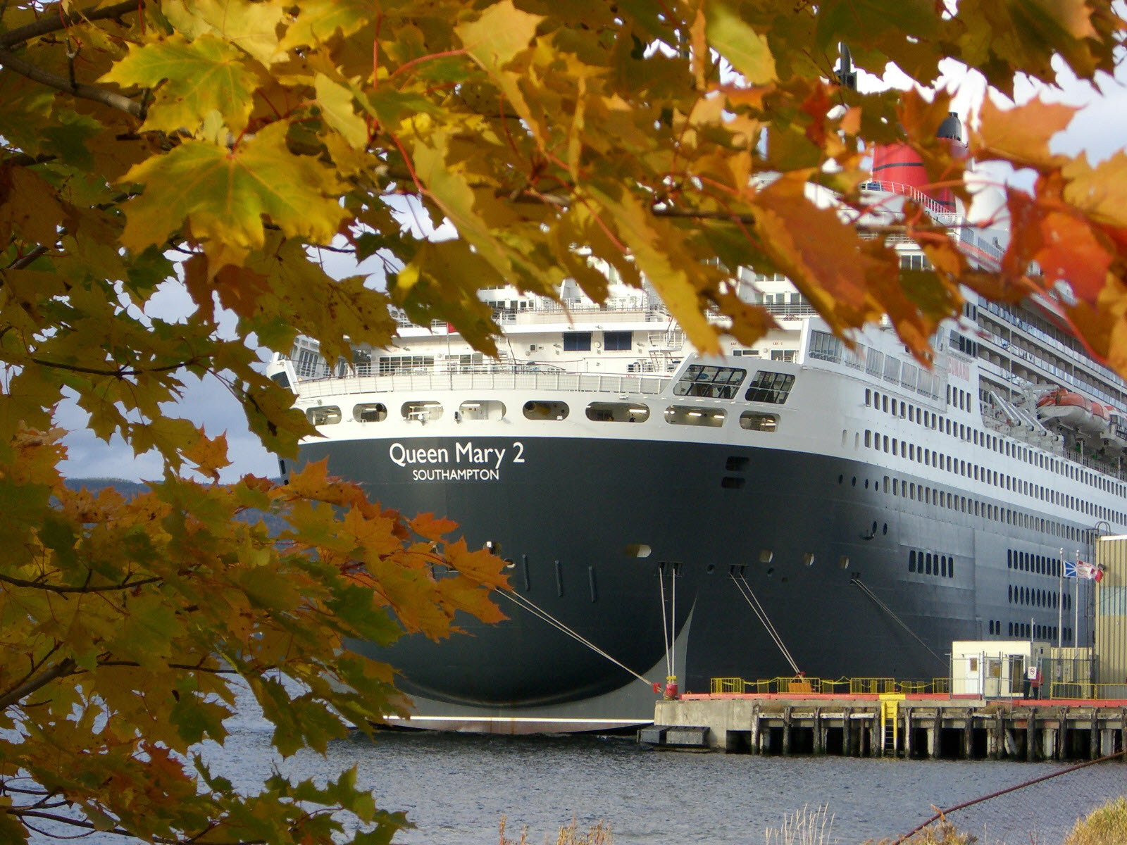 Queen Mary 2 in Cornerbrook leaves